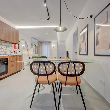 Juliet Residence, 5 , Your Away From In By Sf Homes Apartamento