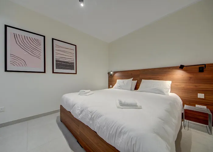 Juliet Residence, 5 , Your Away From In By Sf Homes Appartement *