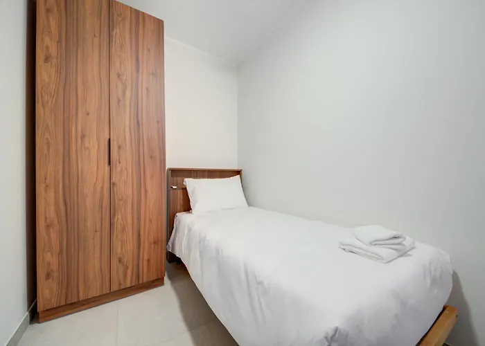 Juliet Residence, 5 , Your Away From In By Sf Homes Appartement *