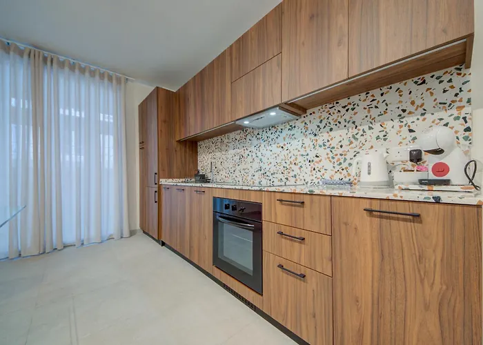 Juliet Residence, 5 , Your Away From In By Sf Homes Appartement *